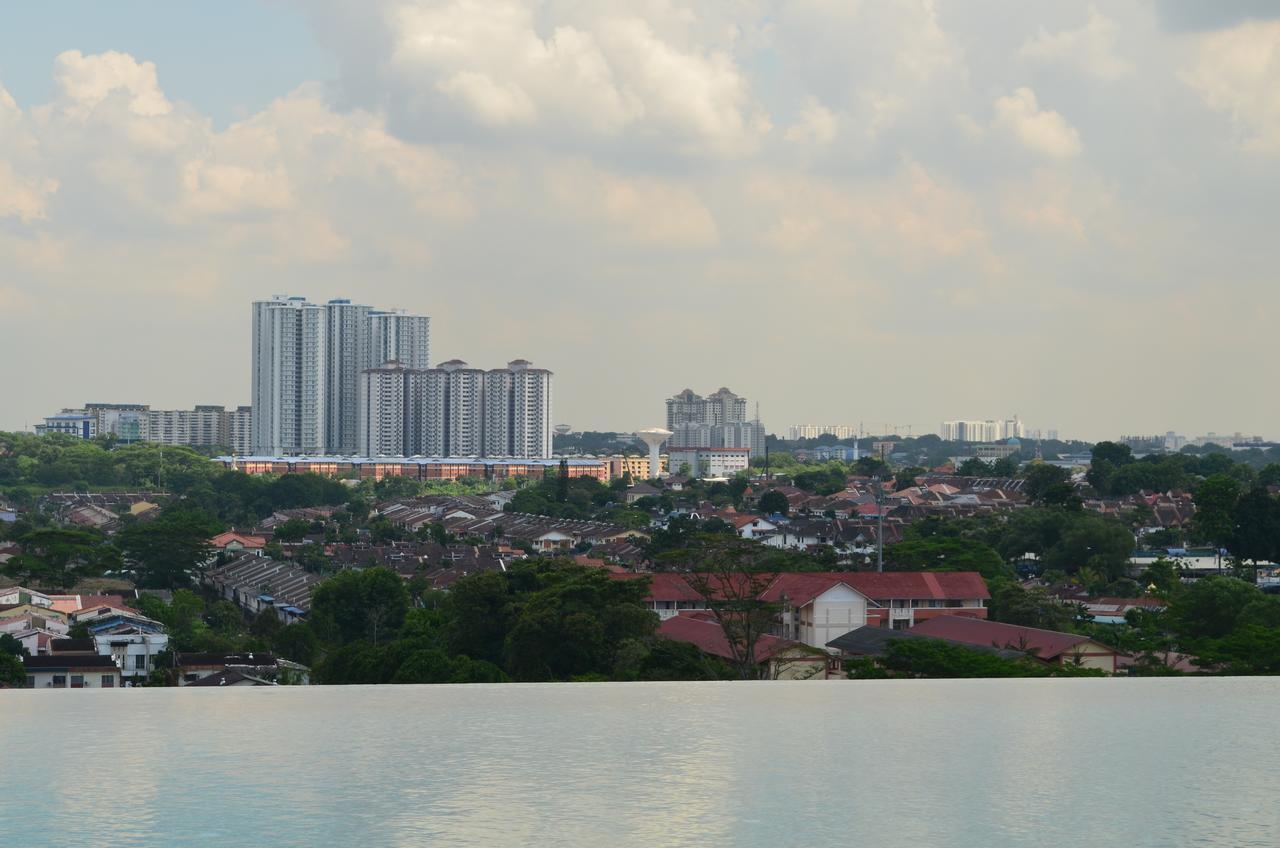 1 Tebrau Suites By Subhome Johor Bahru Exterior photo