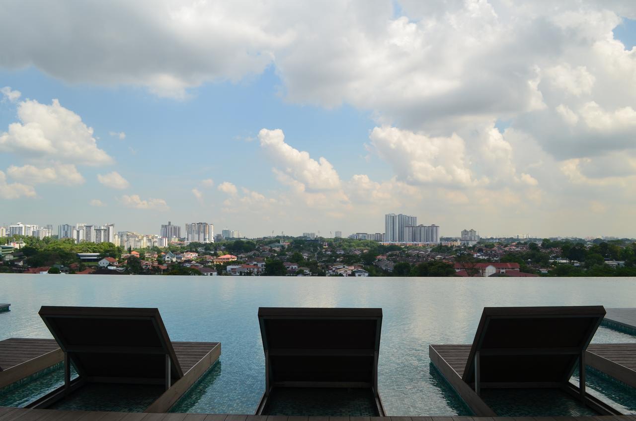 1 Tebrau Suites By Subhome Johor Bahru Exterior photo