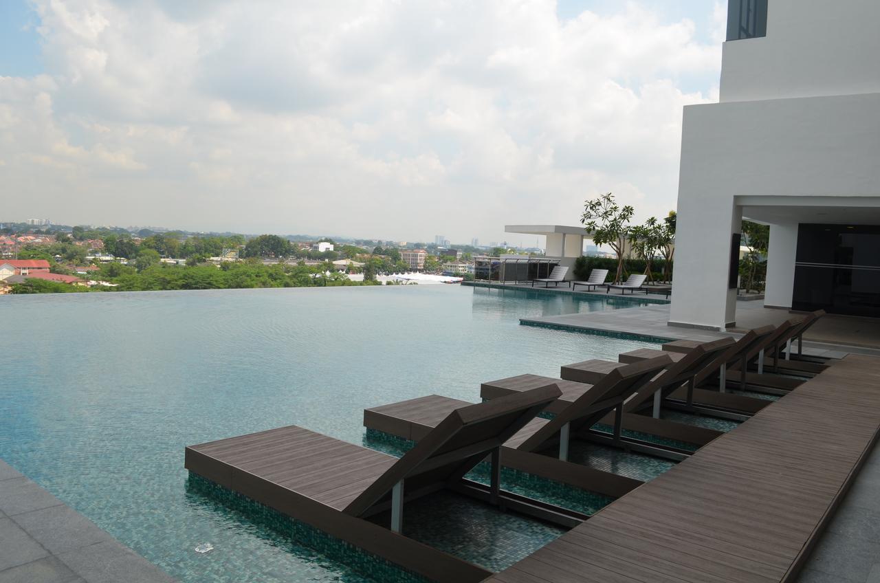 1 Tebrau Suites By Subhome Johor Bahru Exterior photo