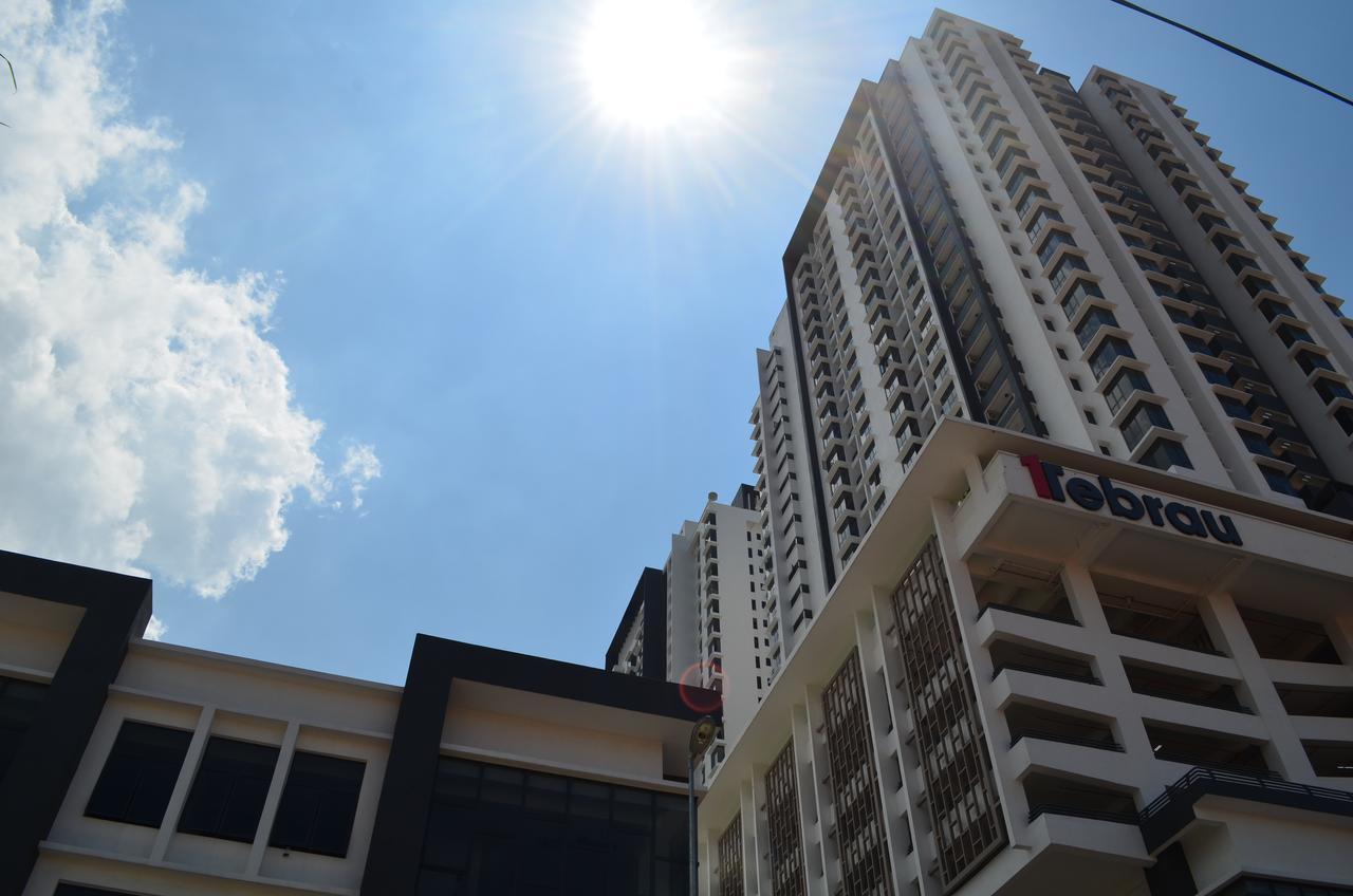 1 Tebrau Suites By Subhome Johor Bahru Exterior photo
