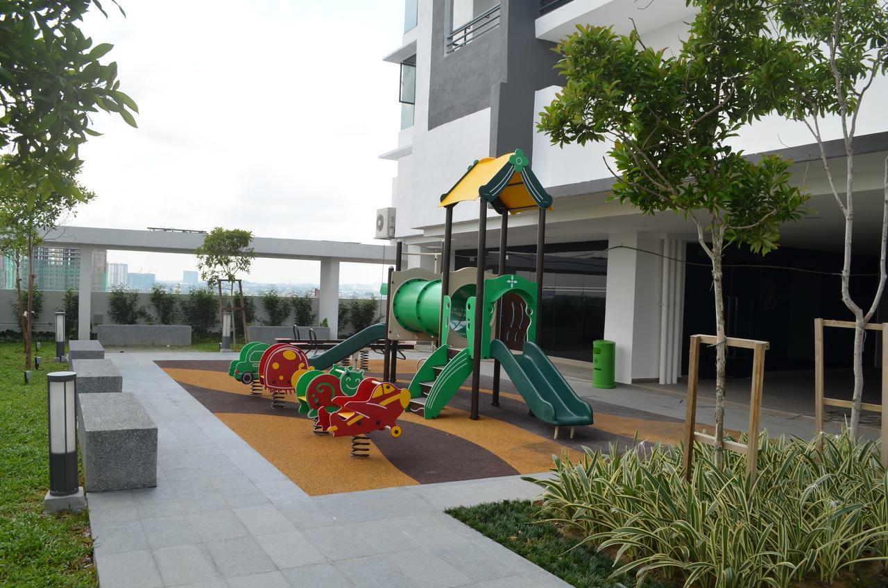 1 Tebrau Suites By Subhome Johor Bahru Exterior photo