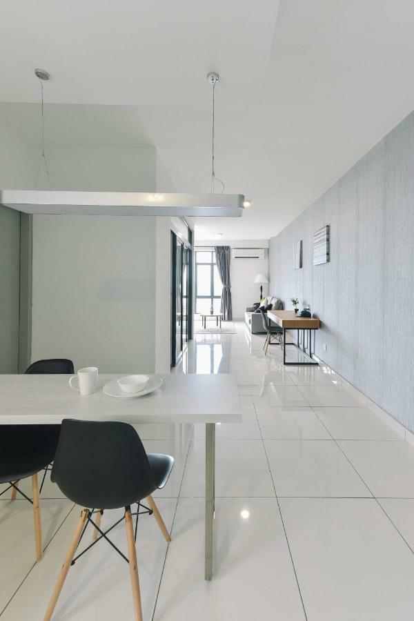 1 Tebrau Suites By Subhome Johor Bahru Exterior photo