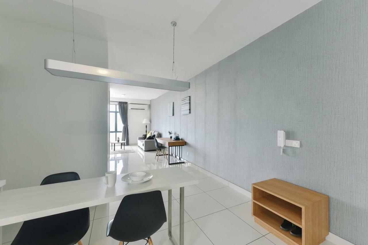 1 Tebrau Suites By Subhome Johor Bahru Exterior photo